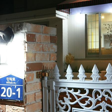 Guesthouse Mate Busan Exterior photo